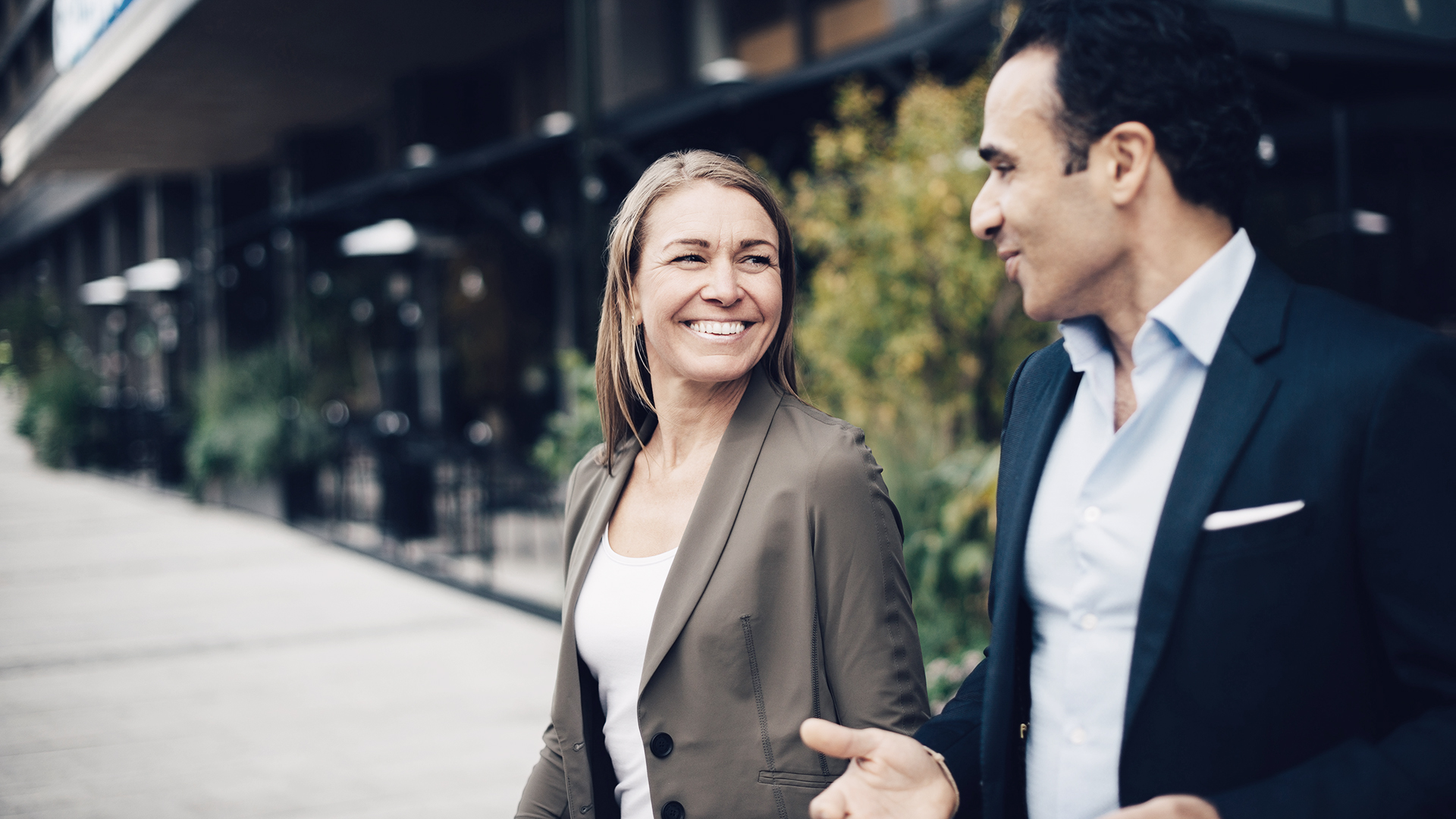 business-people-talking