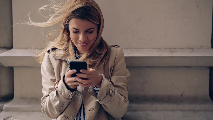 young-women-looking-at-phone
