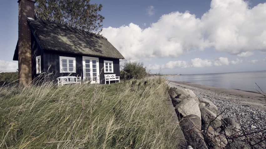 traditional-scandinavian-beach-house