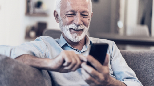 senior-man-texting