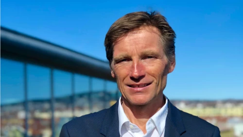 Investeringsdirektør Robert Næss utendørs i fint vær