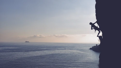 rock-climber-in-the-evening