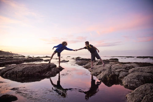 GettyImages-947551998_helping_hand_1920x1280-1536x1024.jpg