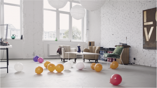 An empty room with balloons on the floor