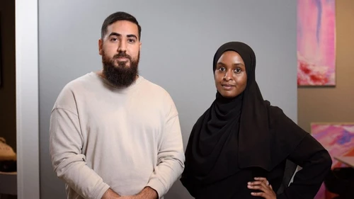 På bilden är BLINGs grundare entreprenörerna Adnan Yousuf och Deqa Abukar. 
