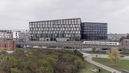 cph_metro-building-with-metro-line