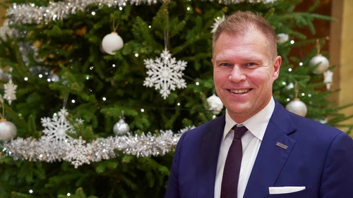 Head of Wealth Management Finland in front of christmas tree