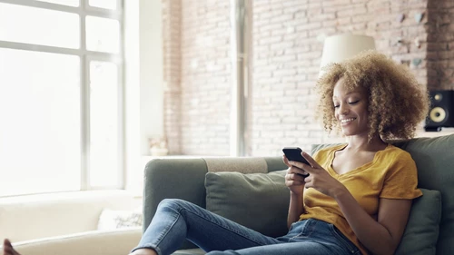 woman-using-smart-phone
