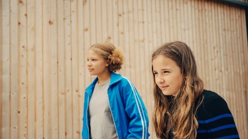 teen-girls-walking