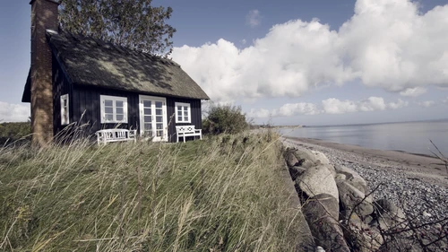 traditional-scandinavian-beach-house
