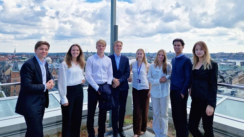 esg-interns2025-1-rooftop-group-pic.jpg