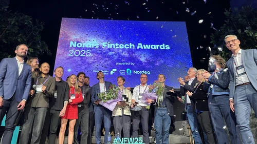 all-nordic-fintech-award-winners-on-stage