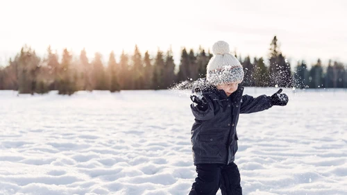 boy-playing-in-the-snow