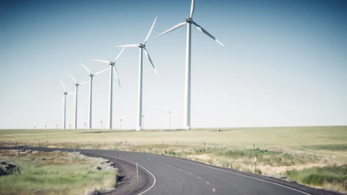 Windturbines along curving road