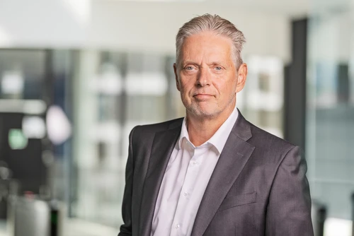 Helge J Pedersen