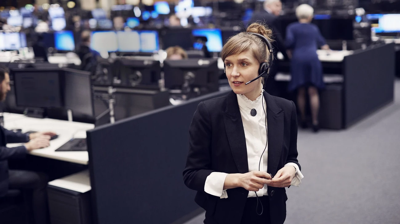 Metro trading floor employee
