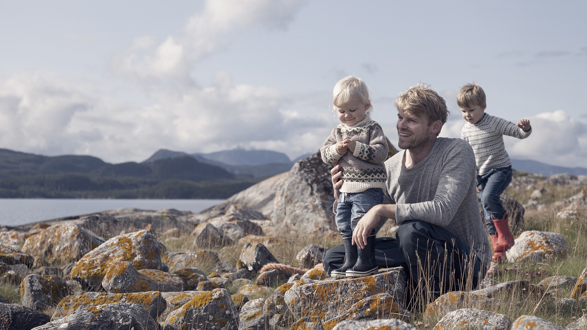 /father-and-children-norway.