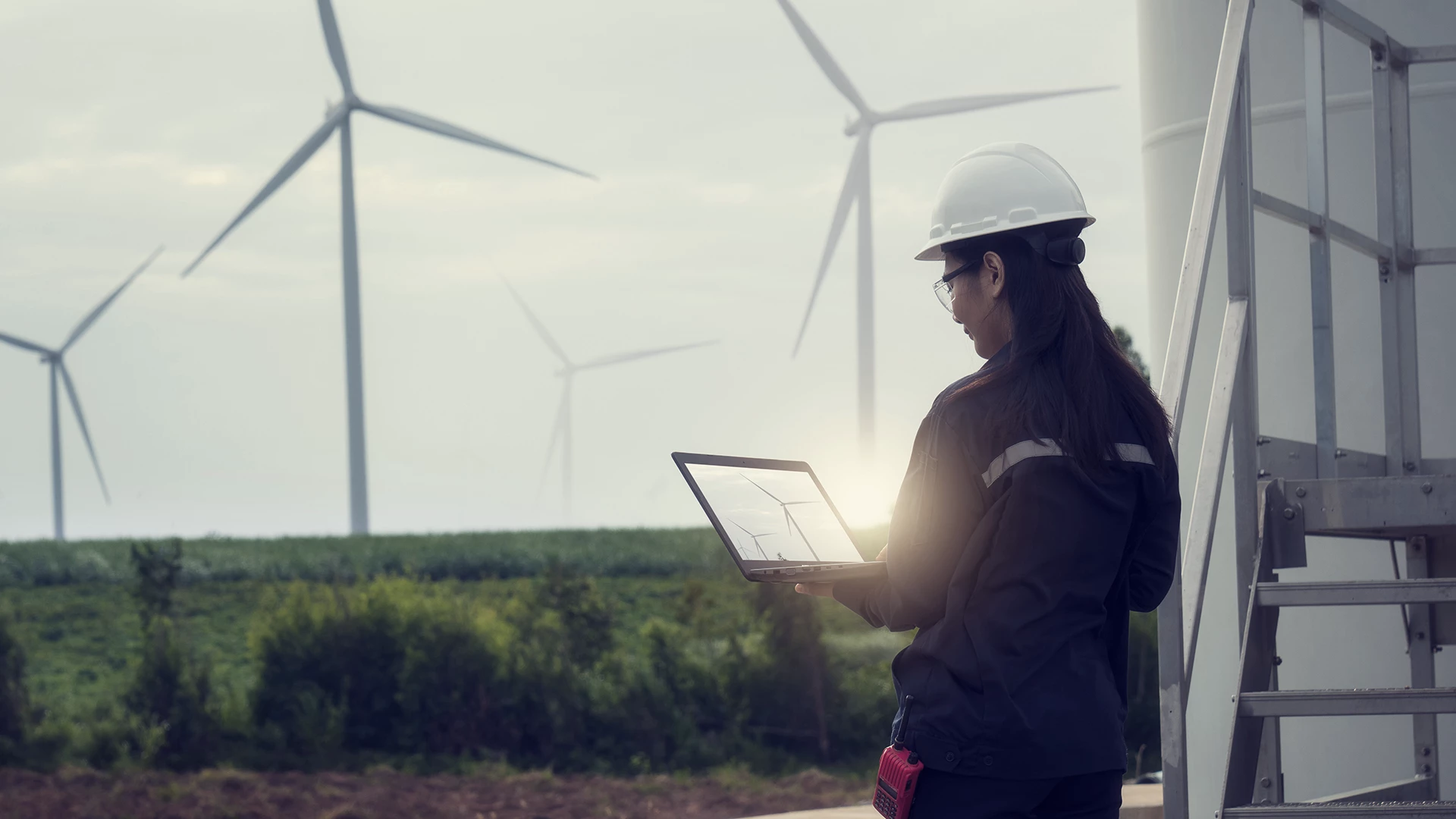 Woman-engineer-windmills