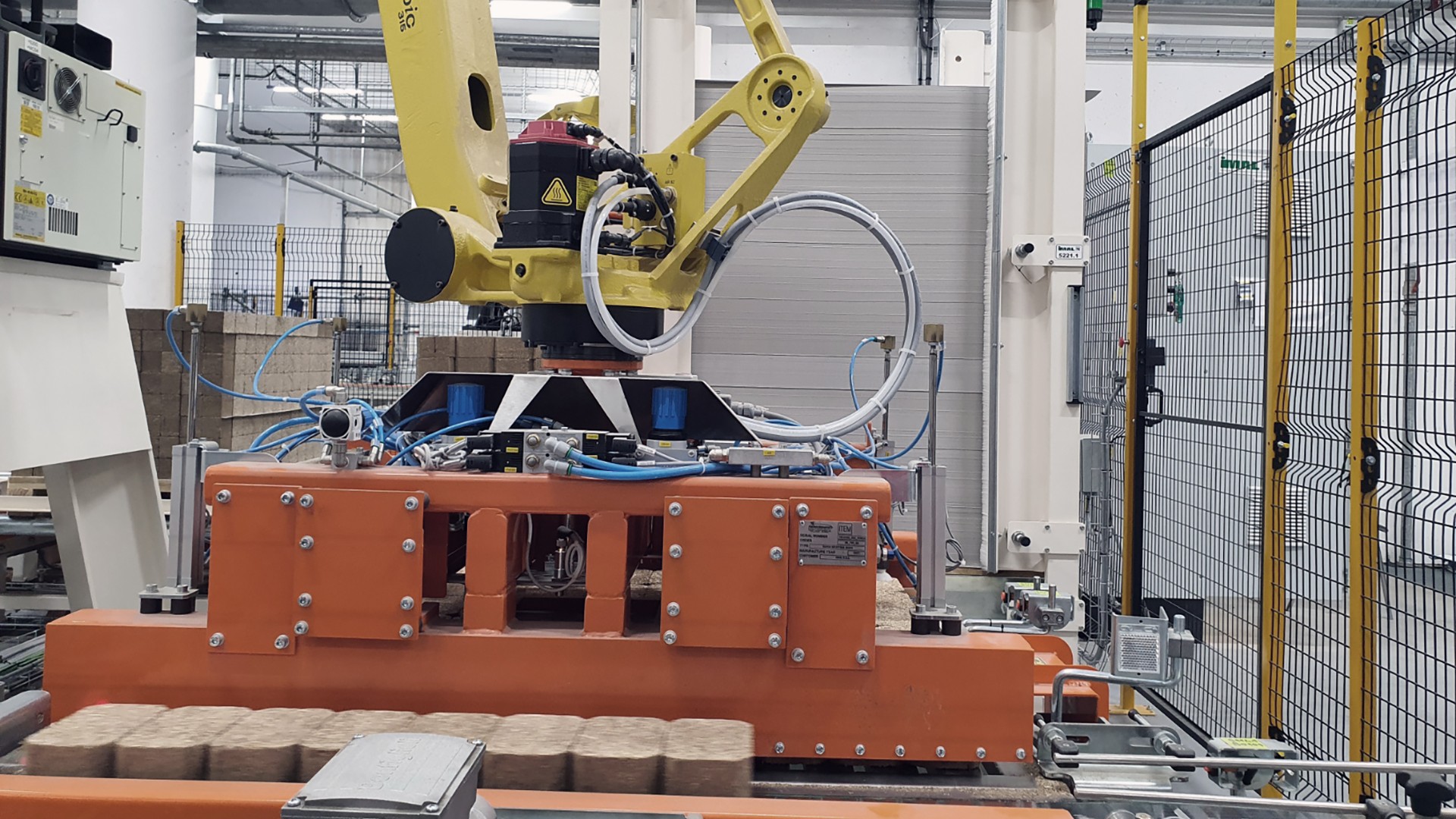 Machine in IceBear's plant producing composite pallet blocks