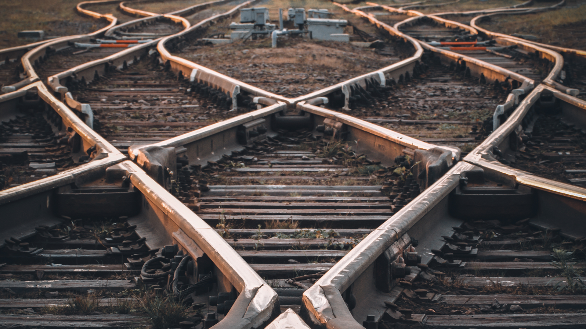 crossing-railway-tracks.-the-concept-of-the-beginning-of-the-way-planning-uncertainty-of-choices-and-decisions-1920x1080.png