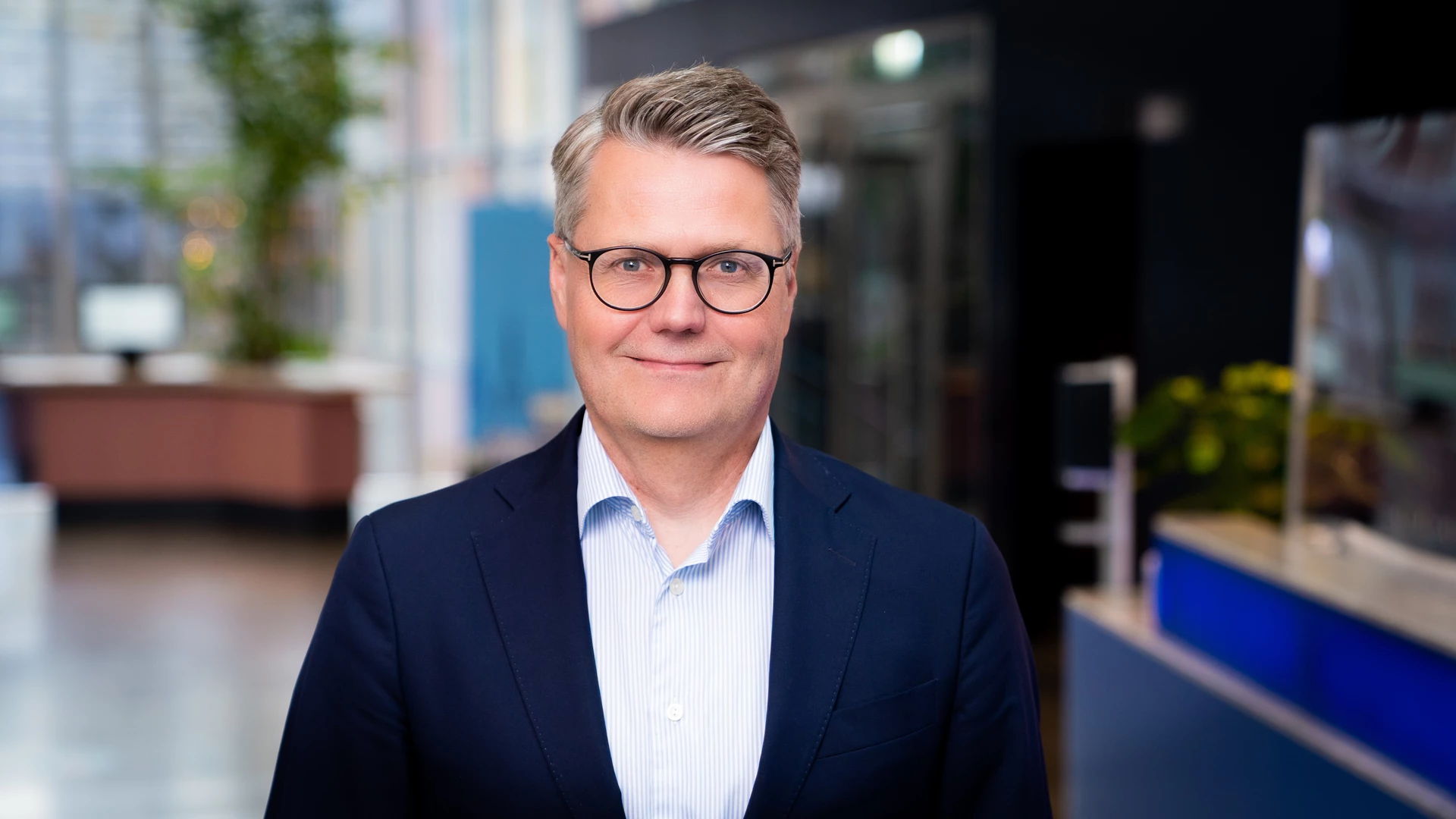 Peter Dalmalm, Chef för företagsaffären, Sverige  