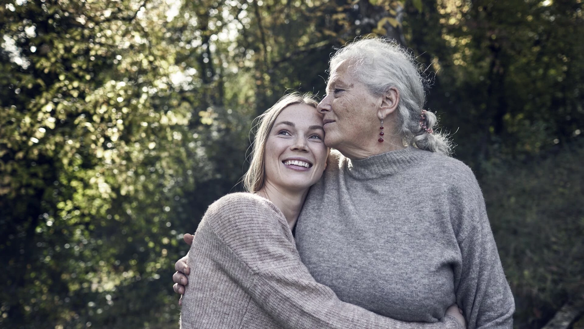 nordea_com-adult-daughter-hugging-her-old-mother-.jpg