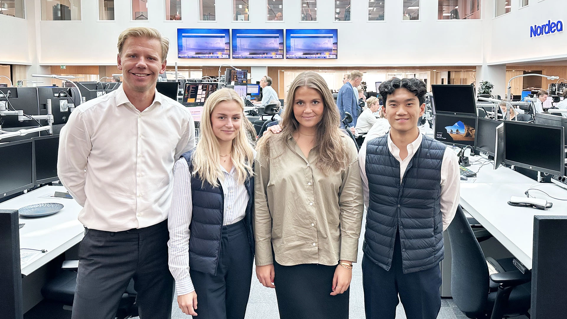 SE3_2023_interns_anderssand_tradingfloor.jpg