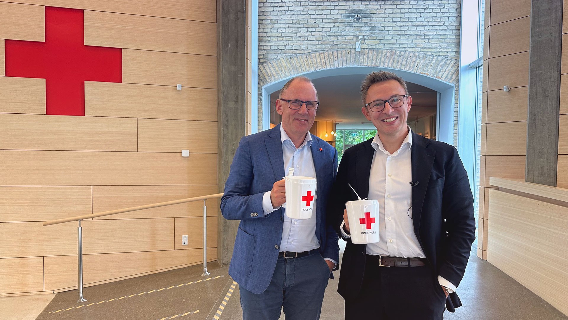 Anders Ladekarl (tv), generalsekretær i Røde Kors sammen og Mads Skovlund