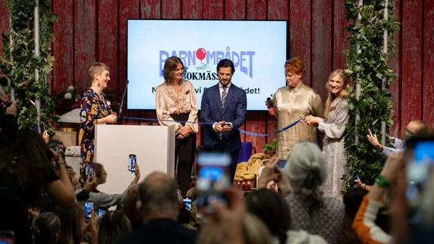 H.K.H Prins Carl Philip inviger barnområde på bokmässa.