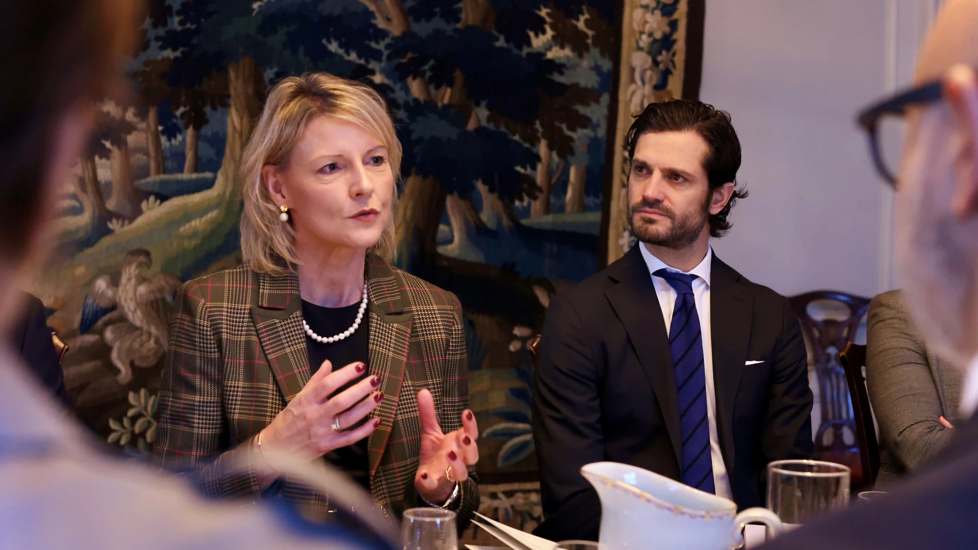 Christina Gadeberg, Chief People Officer & Head of Group People, engaged in dialogue with HRH Prince Carl Philip and the other participants at the roundtable.