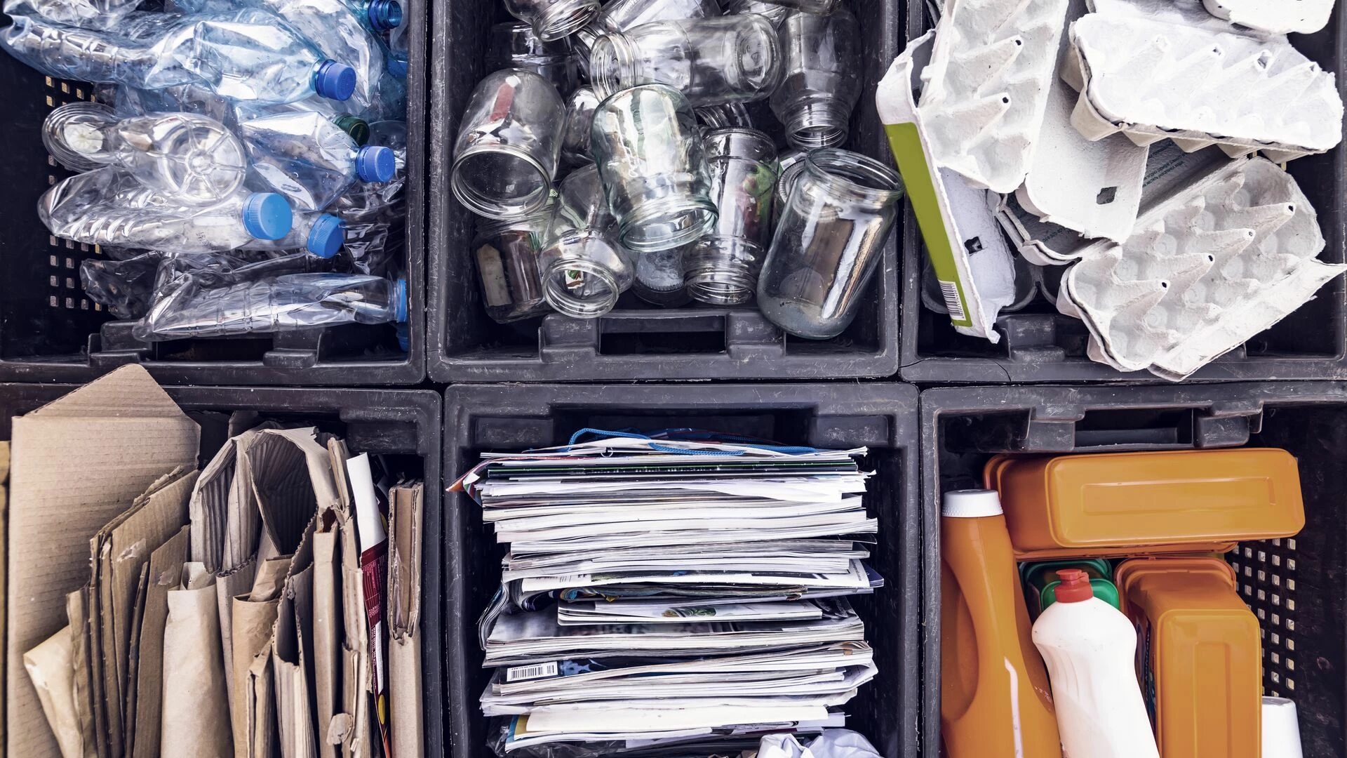 boxes-with-separate-collection-of-waste-for-recycling 