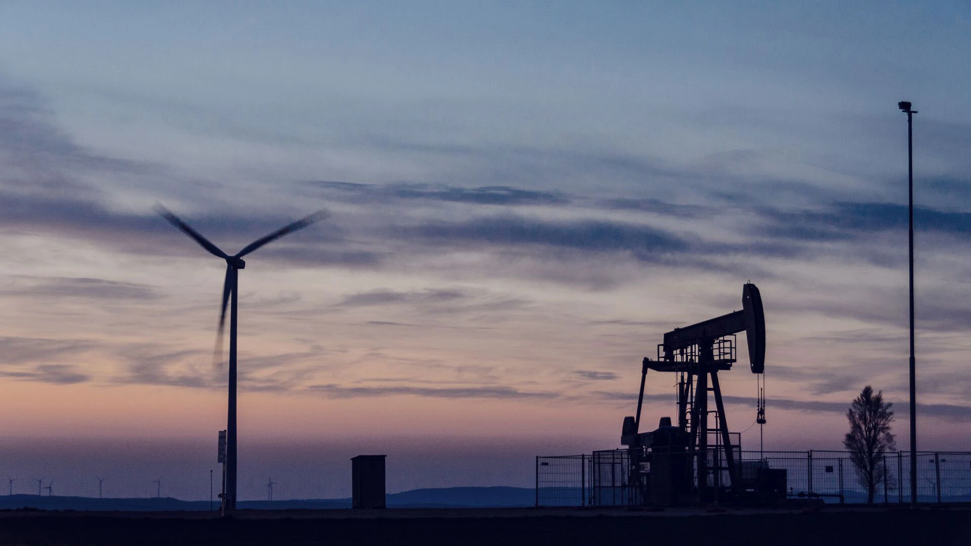 Windmill and oil pump