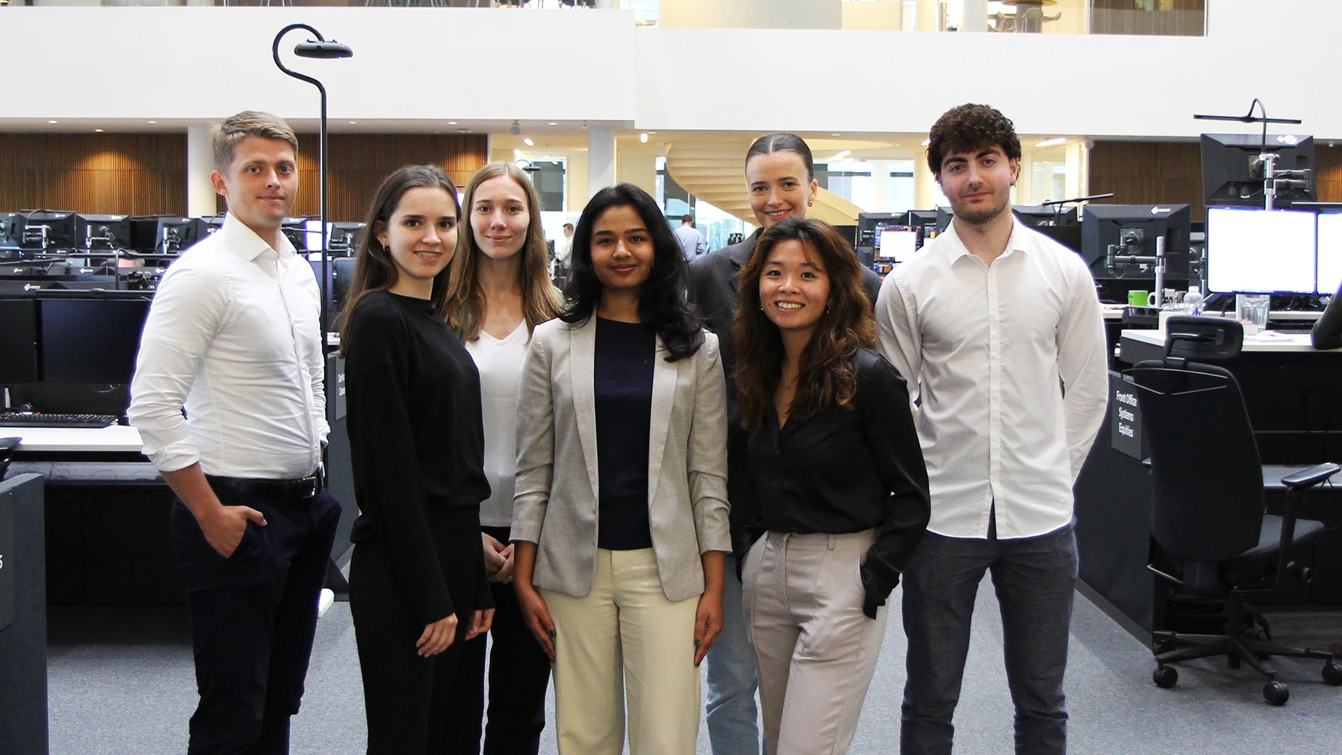 DKinterns2024_group1-pic_tradingfloor.jpg