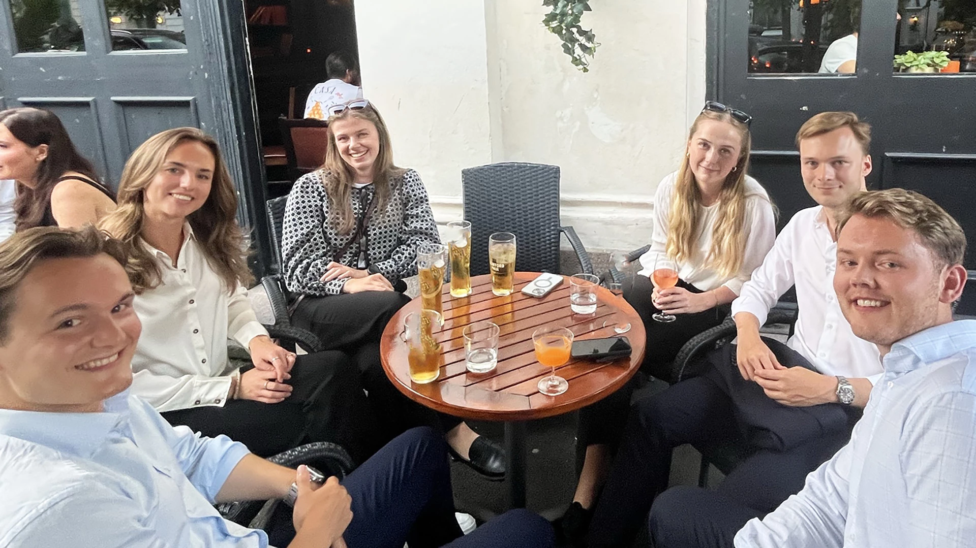 1_no_interns2024_afterwork-drinks.jpg