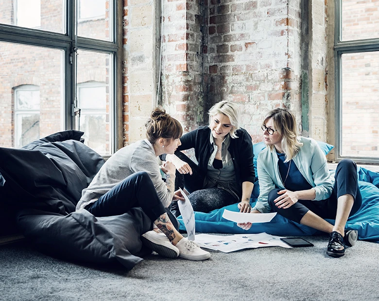 businesswomen-talking-during-an-informal-meeting