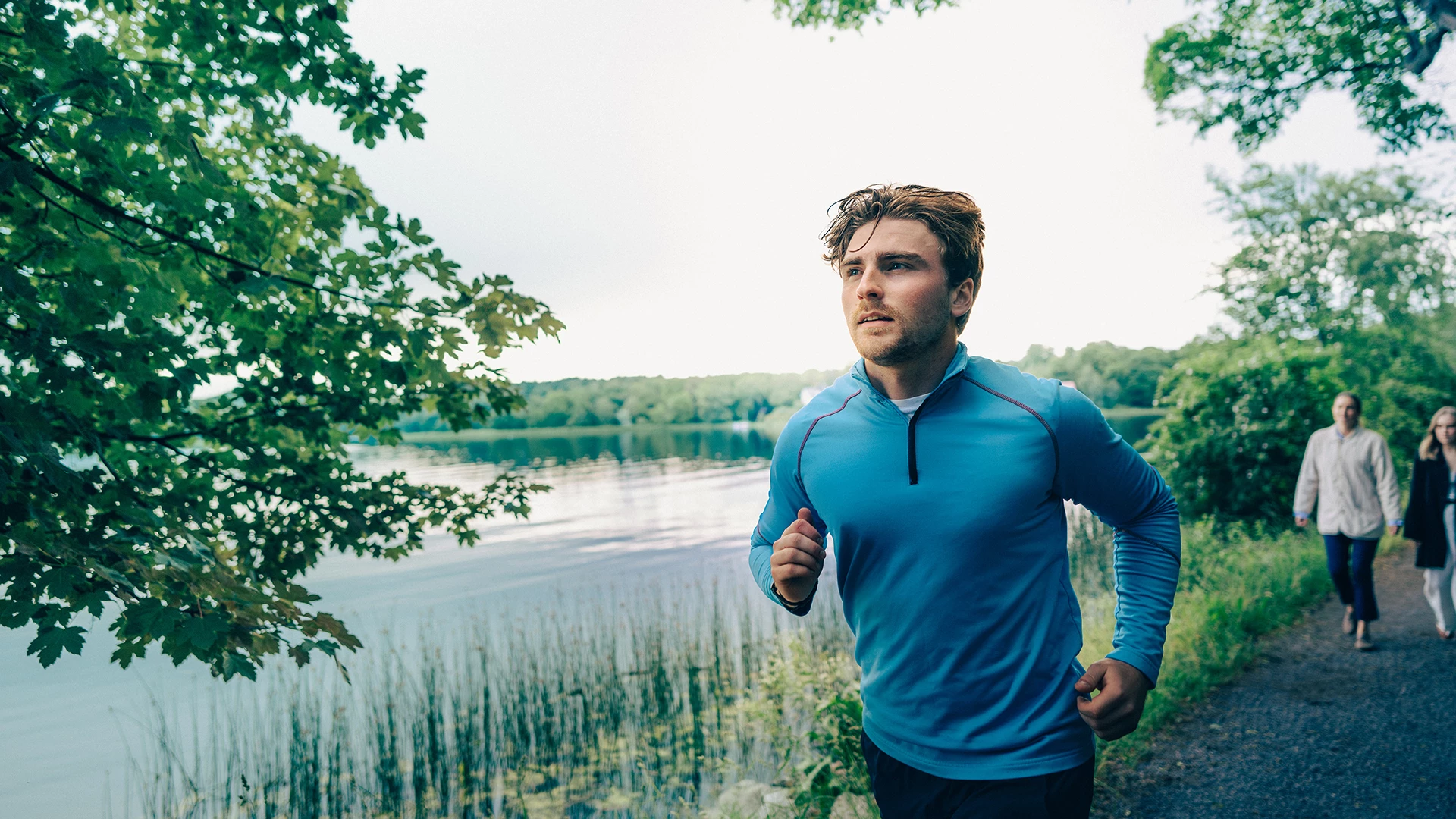 /A%20man%20is%20running%20in%20nature.
