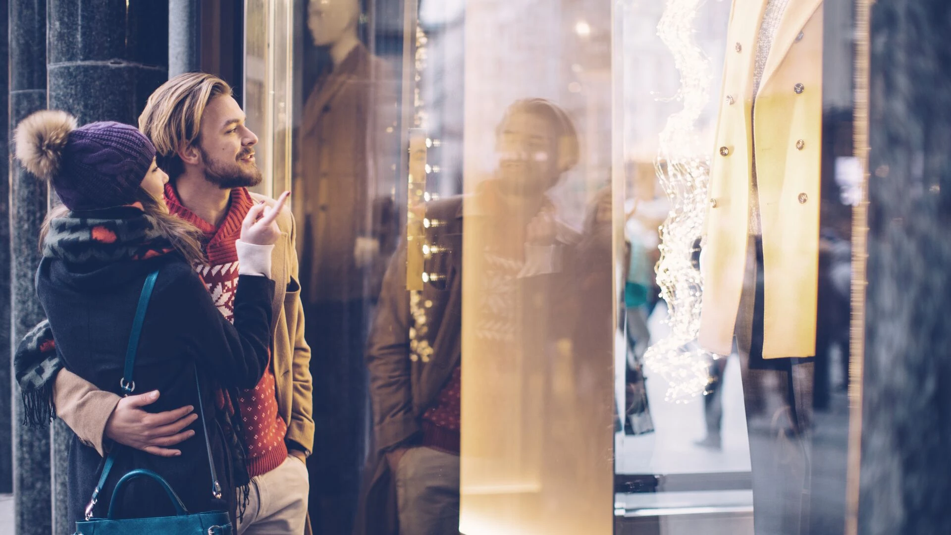 couple window shopping