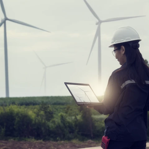 Woman-engineer-windmills