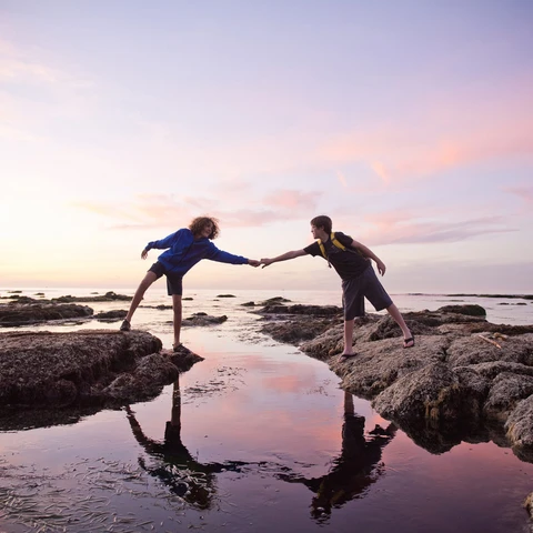 GettyImages-947551998_helping_hand_1920x1280-1536x1024.jpg
