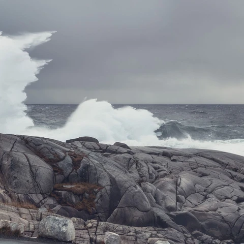 Water splashing against lighthouse