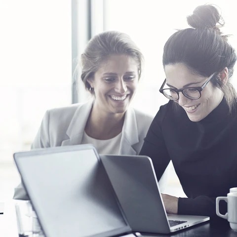 WIFP_Female_coworkers_with_laptop