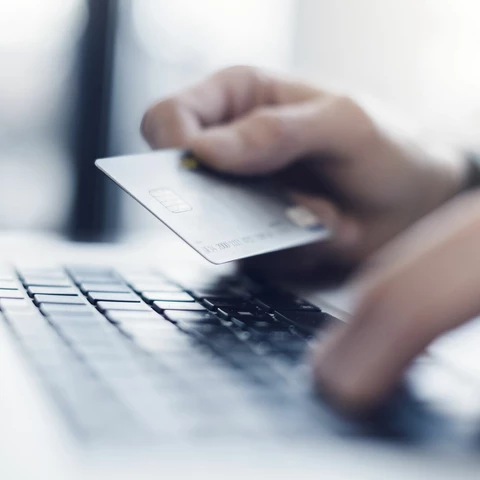 Laptop-paying-with-card