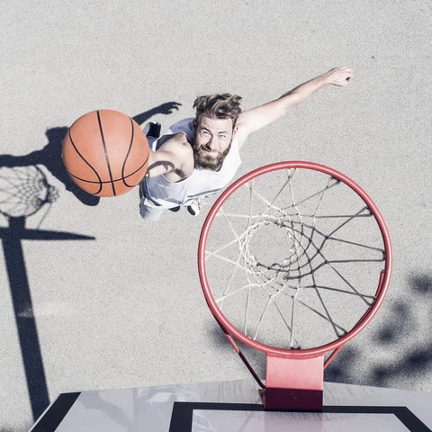 man-playing-basketball-on-outdoor-court