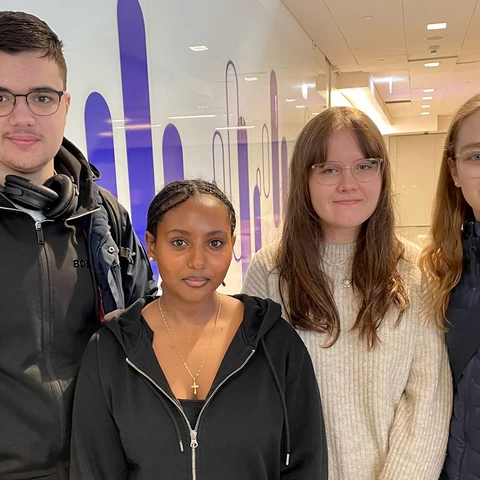 Skolelever från Novia Engelska skolan deltar i Nordeas Money Week 