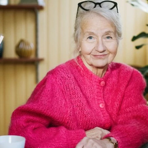 Bild på äldre kvinna i kampanjen svårlurad.
