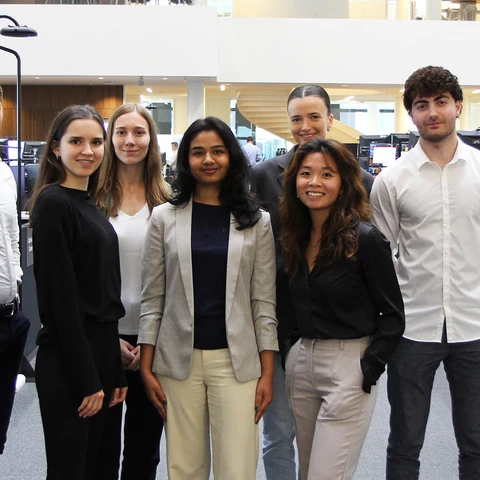 DKinterns2024_group-pic_tradingfloor.jpg