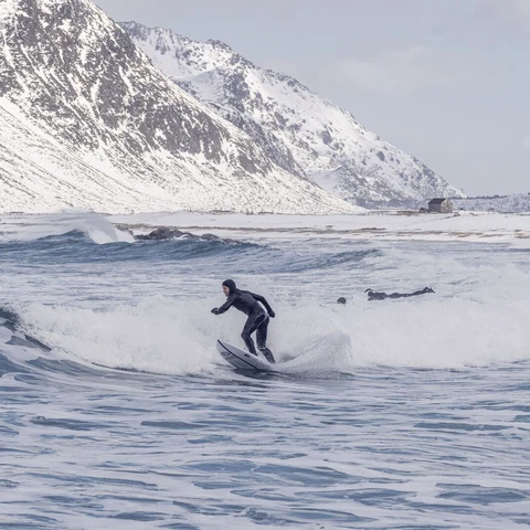 winter-surfing-at-skagsanden-beach