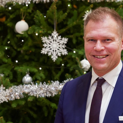Head of Wealth Management Finland in front of christmas tree